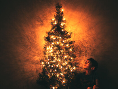 Durante la Edad Media, el árbol de Navidad adquirió connotaciones más específicas relacionadas con la narrativa bíblica