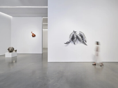 Lynda Benglis, Knotting, tying, folding, exhibition view. Courtesy of Pace Gallery