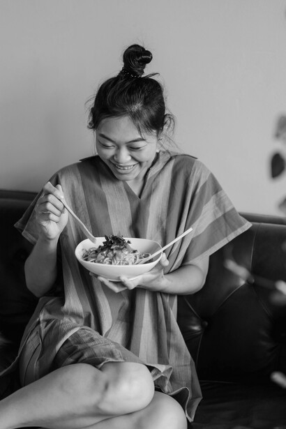 Mantener horarios regulares de alimentación y periodos de ayuno puede ayudar a prevenir la cronodisrupción