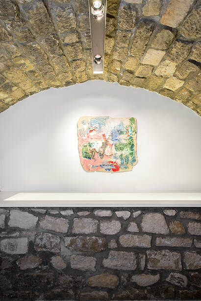 Jennie Jieun Lee, Bruised (exhibition view), 2015, Glazed stoneware and oil paint, 63,5 x 86,5 x 6,4 cm