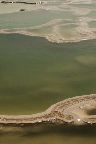 Formazione di rocce color lime in un lago in Messico
