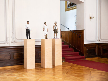 Stephan Balkenhol, Là ci darem la mano…exhibition view. Courtesy of DomQuartier Museum