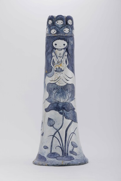 Chiho Aoshima, I Hope Something Good Happens, 2022, Ceramic, 138 x 49 x 50 cm | 5 1/8 x 1 9/16 x 1 15/16 inch ©2022 Chiho Aoshima/Kaikai Kiki Co., Ltd. All Rights Reserved. Courtesy Perrotin