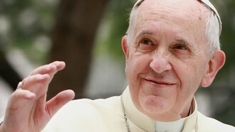 La figura del papa Francisco representa un testimonio vivo de fe, cercanía y servicio, que invitó a la Iglesia a volver al corazón del Evangelio con humildad y alegría