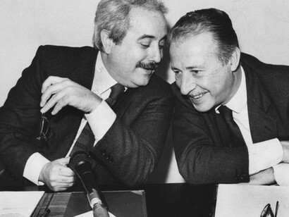 Falcone e Borsellino, colpevoli agli occhi della mafia di aver dato una spallata impressionante alla struttura di Cosa Nostra