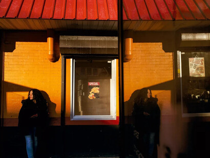Alex Webb, New York City (Queens), 2019. Courtesy of Stephen Daiter Gallery