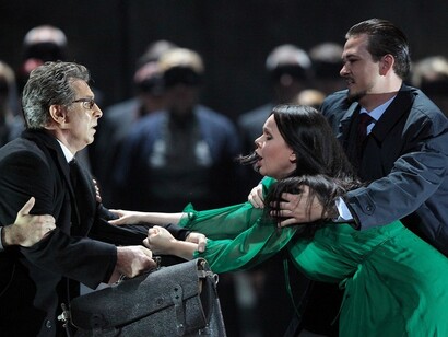 «La juive»: Ópera Estatal de Baviera (2016), producción de Calixto Bieito con Aleksandra Kurzak en el papel de Rachel y Roberto Alagna en el de Eléazar