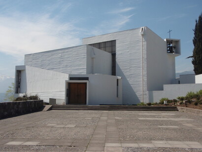 Disolver de nosotros el ego y poder ser una persona con alto sentido y deber de conciencia, donde los deseos que tengamos sean primordialmente beneficiosos para el bien y no sean deseos egoístas.
Monasterio Benedictino, monumento nacional, Las Condes, Santiago, Chile