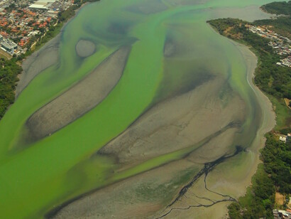 Histórica metástase do tecido urbano-ambiental da cidade do Rio de Janeiro. Foto de Mario Moscatelli