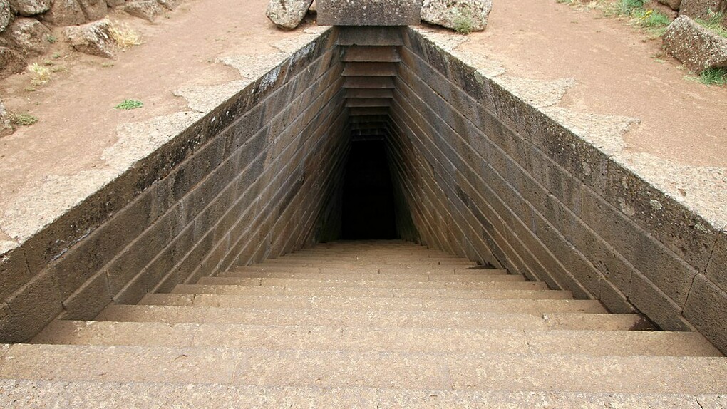 Il pozzo sacro nuragico di Santa Cristina, Paulilatino, in provincia di Oristano, Sardegna, Italia