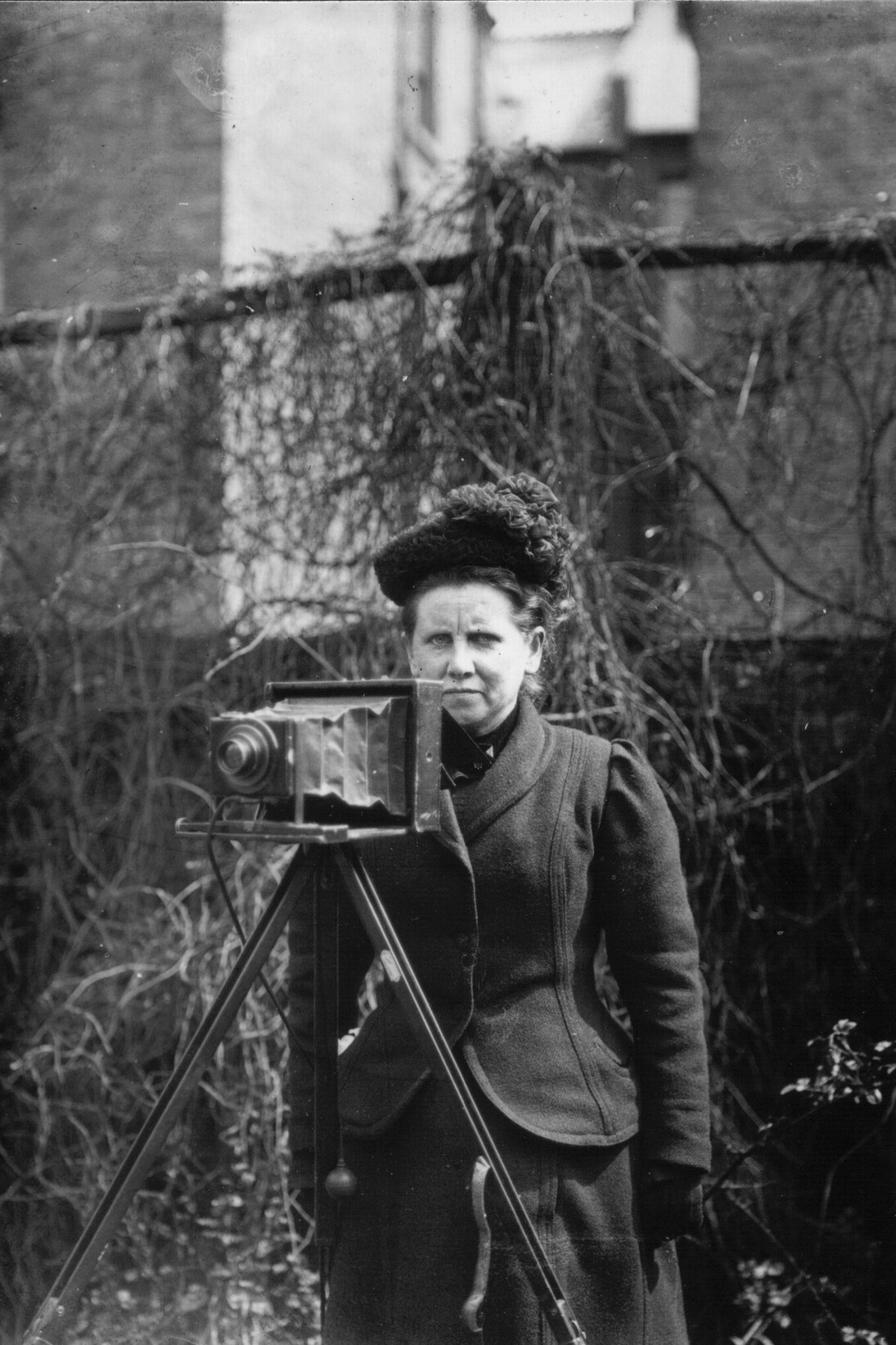 Broom, Portrait of Christina Broom taken by her daughter Winifred Broom, prior to the funeral of King Edward VII, May 1910 © Museum of London