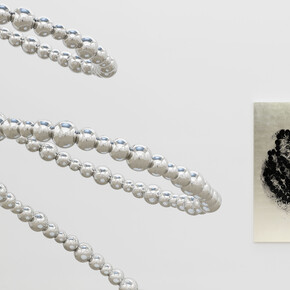 Jean-Michel Othoniel, View of the exhibition “Dark Matters” at Perrotin New York. Jean-Michel Othoniel / ADAGP, Paris 2018. Photo: Guillaume Ziccarelli