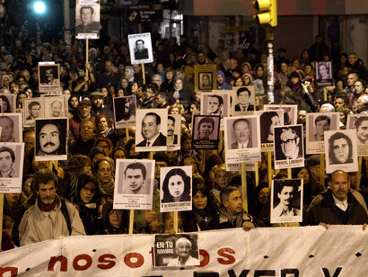 La Marcha del silencio en Montevideo, Uruguay, busca honrar la memoria de las personas detenidas desaparecidas en la última dictadura cívico-militar uruguaya (1973-1985)