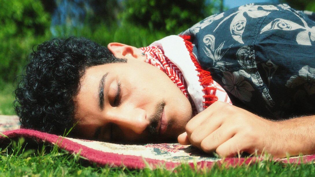 Encontre dicas para melhorar sua qualidade de vida e liberar os 'hormônios do bem-estar' através de atividade física, alimentação equilibrada, sono de qualidade, cultivo da felicidade e planejamento de metas e sonhos