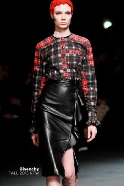 Givenchy, walking in the catwalk 