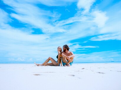 Quando não se dissocia amor e sexo, começamos a sentir desde o primeiro momento tudo que acontece neste intervalo que se pode chamar “entre nós”