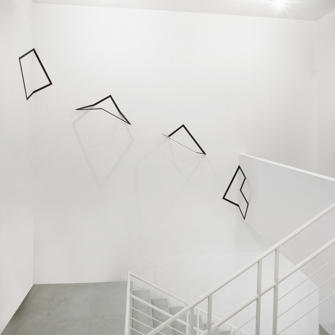 Grazia Varisco, Variabile + Q 130 (Scacchiera rossa), 1966 Vetro industriale, legno e motore, 54,5x54,5 cm Courtesy A arte Invernizzi, Milano. Foto Bruno Bani, Milano