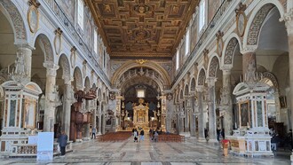 Roma, Italia, Basilica di Santa Maria in Aracoeli, L’interno verso il presbiterio, ph. Roberto Luciani
