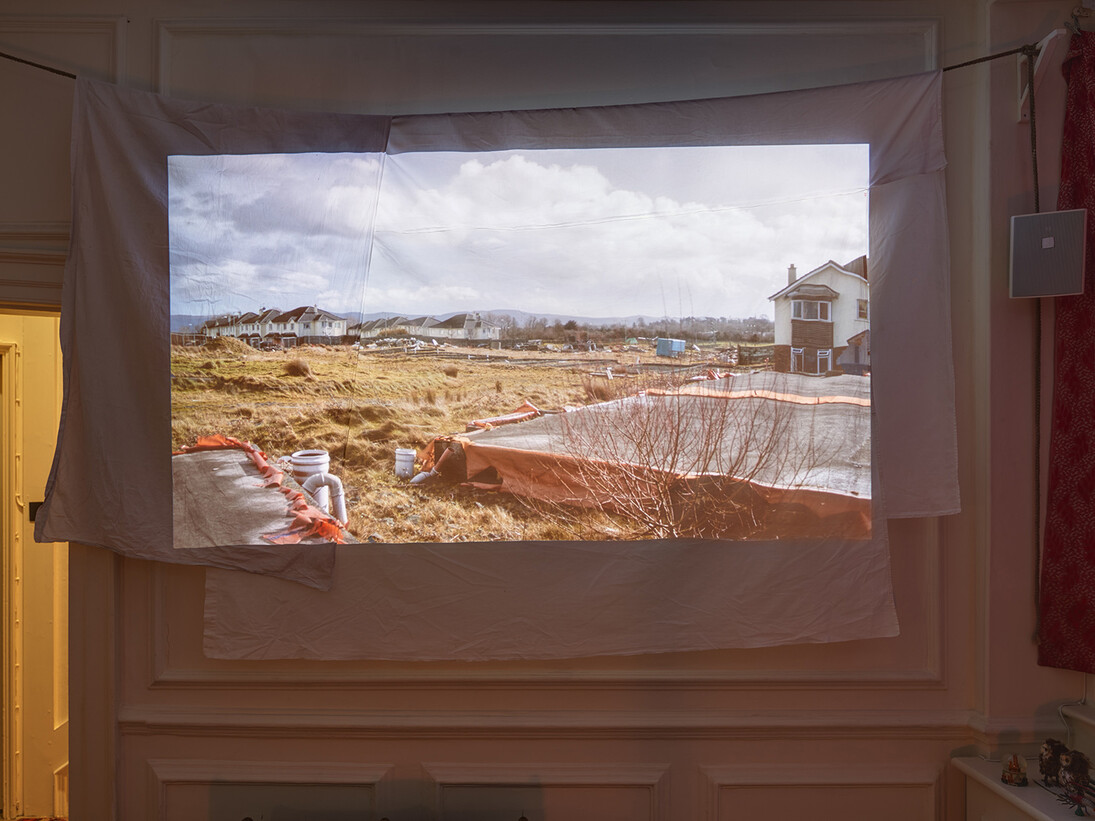 Fiona Tan, Ghost Dwellings I, 2014, HD video, colour, silent, room installation, Loop duration : 5 m 16 s, Edition of 4, Courtesy the artist and Frith Street Gallery, Photographer: Alex Delfanne