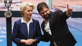 Ursula von der Leyen, presidenta de la Comisión Europea, y Gabriel Boric, presidente de Chile