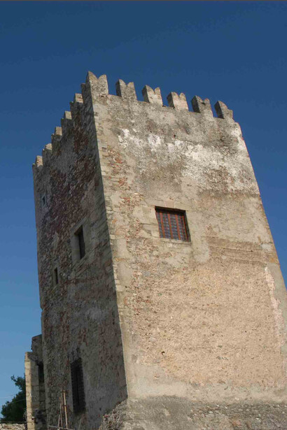 Brolo, Sicilia. Torreón del castillo. Fotografía cortesía de la Oficina de Turismo de Brolo