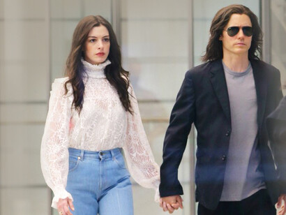 Anne Hathaway  and Jared Leto in "WeCrashed"