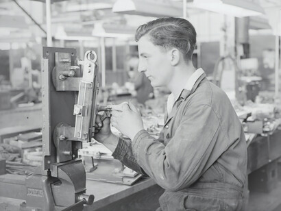 Joven trabajador de una fábrica a principios del siglo XX. Fuente: Museo Victoria de Australia