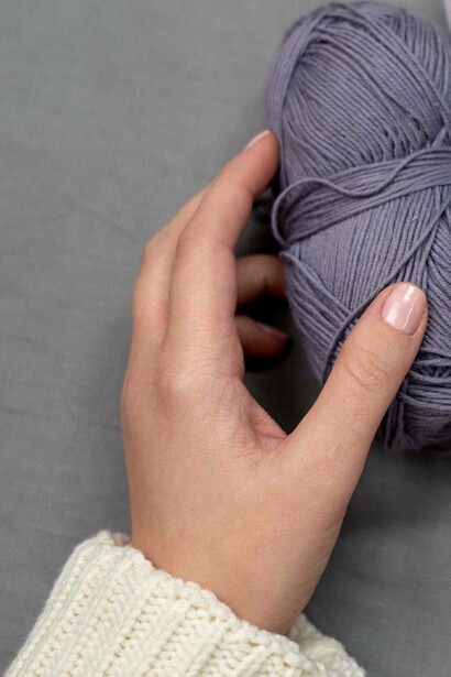 Holding a yarn