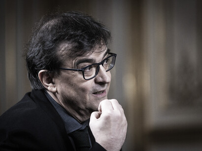 Javier Cercas, écrivain espagnol. Le Président renvoie dans la sphère de l’écrivain ce que la politique n’est pas capable de construire par manque d’audace, par manque de fermeté