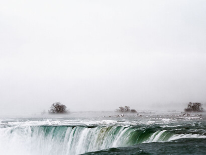 Niagara Falls, Canadá, 2016. Inkjet print. 157 x 257 cm. Cortesía del artista y Galería Helga de Alvear, Madrid.
