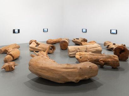 Miriam Cahn, O que nos olha, vista da exposição. Cortesia do MAAT