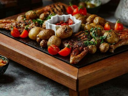 Las ventajas del banquete: saber que la conquista tiene un plazo les hacía sentir invencibles