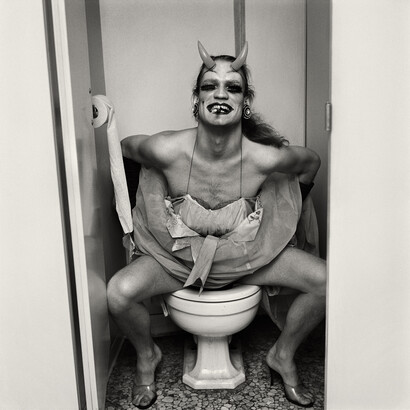 Peter Hujar, John Flowers backstage at Palm Casino Review, 1974. Courtesy of Bundeskunsthalle