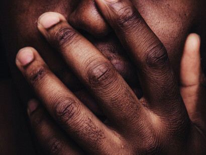 Dios hizo a los negros porque también debían existir negros. Luego se arrepintió de haberlos hecho porque los blancos se reían de ellos