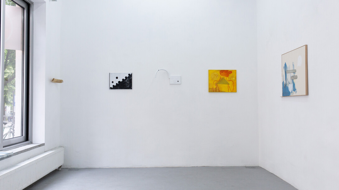 Tom Król, Blowing raspberries, exhibition view. Courtesy of Pizza Gallery