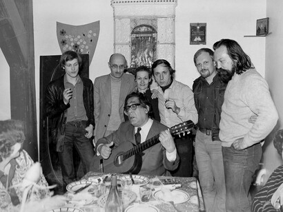 Art Collector Georgy Kostakis with dissident artists. Left to right: Alexander Rabin, Oscar Rabin, Valentina Kropivnitskaya, Alexander Glezer and others. Paris, 1980s, ph. AZ Museum