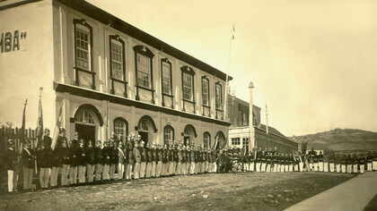 Chiloé encarna una cultura insular única, forjada en el cruce entre mitología ancestral, resistencia histórica y una identidad que aún desafía la homogeneización nacional
