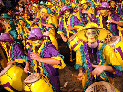 Candombe. Los grupos desfilan por Montevideo, Uruguay