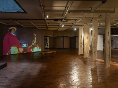 Julieth Morales, Namui nu pirꝋ [Nuestro territorio], vista de exhibición. Cortesía de MAMBO