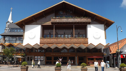 Palácio dos Festivais na cidade de Gramado, Rio Grande do Sul, Brasil. Explore o encanto e mergulhe nas atrações únicas e gastronomia premiada da Serra Gaúcha