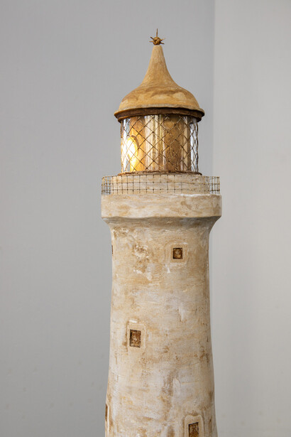 Sam Porritt, Lost at Sea (Detail), 2018. Plaster, iron dust, wire, wood, motor, steel, glass, LED bulb. 60 (diameter) x 176 cm.