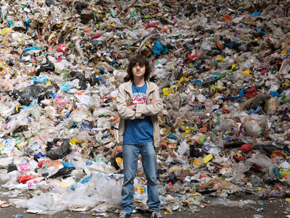 Una montagna di plastica estratta dal mare