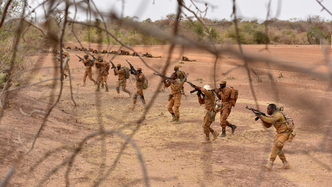 Burkina Faso Soldiers react to an ambush practical exercise during Flintlock 2017, March 1, 2017 at Camp Zagre, Burkina Faso