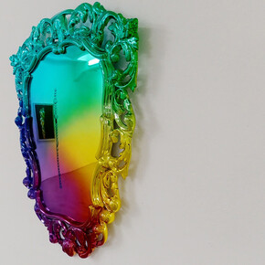 Sali Muller, Au bon vieux temps, 2019 Chrome plated mirror, 100x80x20 cm | 39¼x31½x7¾ inches    
Courtesy: The Flat – Massimo Carasi, Milan 
Photo: The Flat

