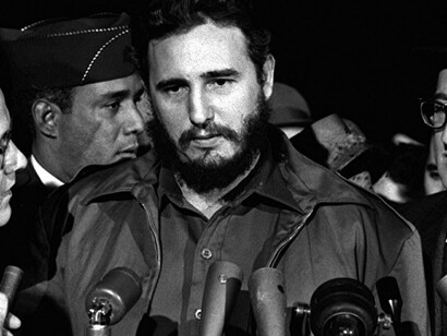 Fidel Alejandro Castro Ruz était un homme politique et révolutionnaire cubain qui était le dirigeant de Cuba, arrive au terminal MATS, Washington, D.C.