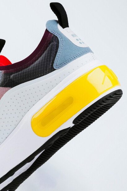 Talón de una zapatilla deportiva. Su famoso eslogan, “Just do it” (en español, “solo hazlo”), fue utilizado por primera vez en 1988