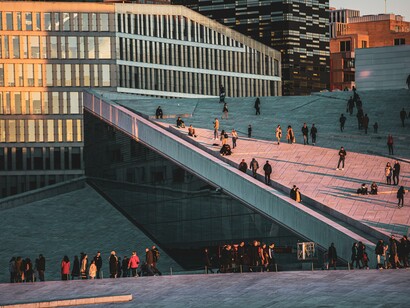 Oslo, Norvegia. Profilo urbano. Un terzo degli espatriati descrive la popolazione locale come "poco amichevole" nei confronti dei residenti stranieri