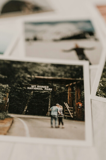Digitalizar una fotografía no significa solo preservarla; también es reconocer el valor de la memoria cotidiana antes de que el tiempo la borre