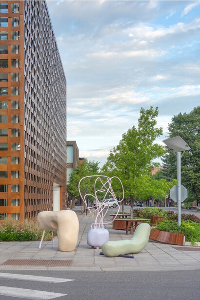 Nairy Baghramian, Sitzengebliebene (sastay downers), exhibition view. Courtesy of the Aspen Art Museum 
