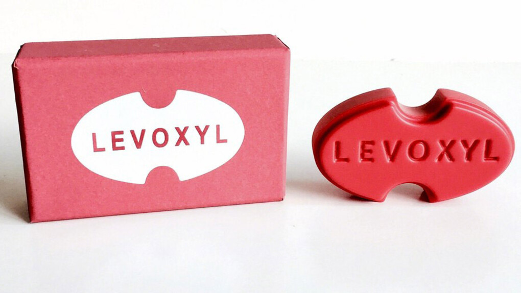 Red Online. Courtesy of Joseph K. Levene Fine Art